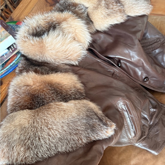 Vintage Luxurious Fur Collar Coat - Picture 9 of 11